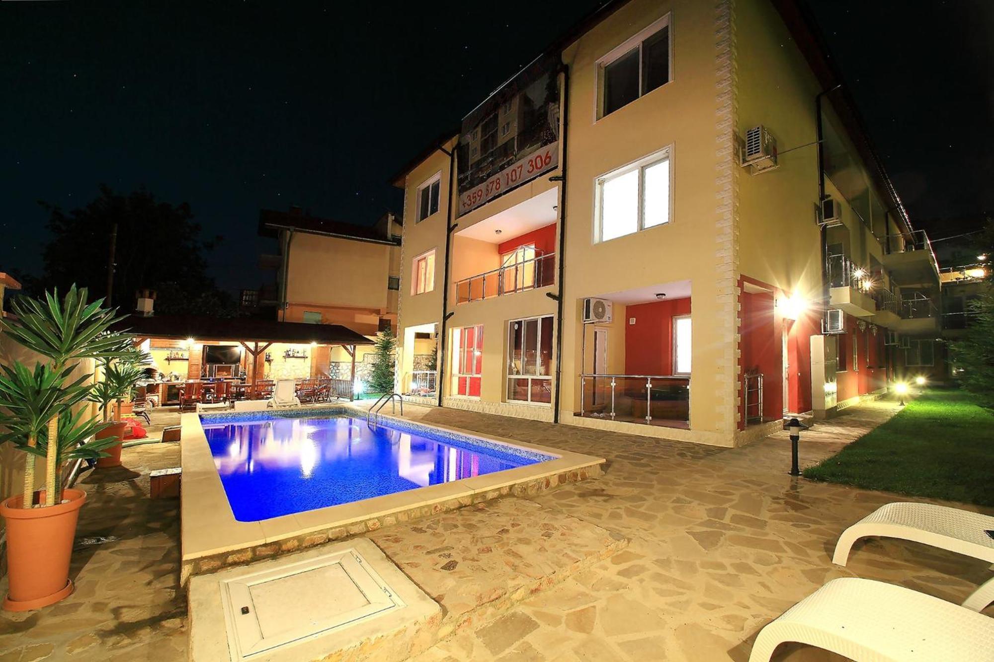 Private Apartment With Parking And Pool Balčik Exteriér fotografie